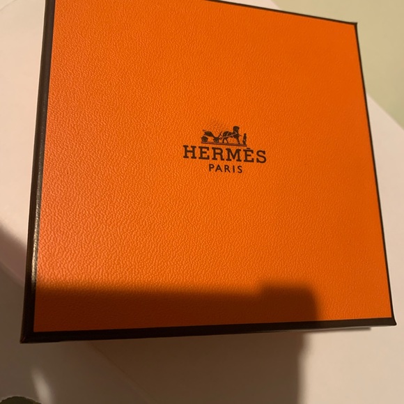 Authentic brand new PM Hermes fashionable bracelet with dust bag, box,ribbon - Picture 15 of 16